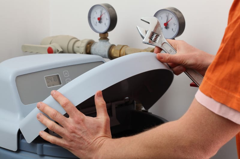 Maximizing Plumbing Efficiency: The Benefits of Simultaneous Water Heater and Water Softener Installation